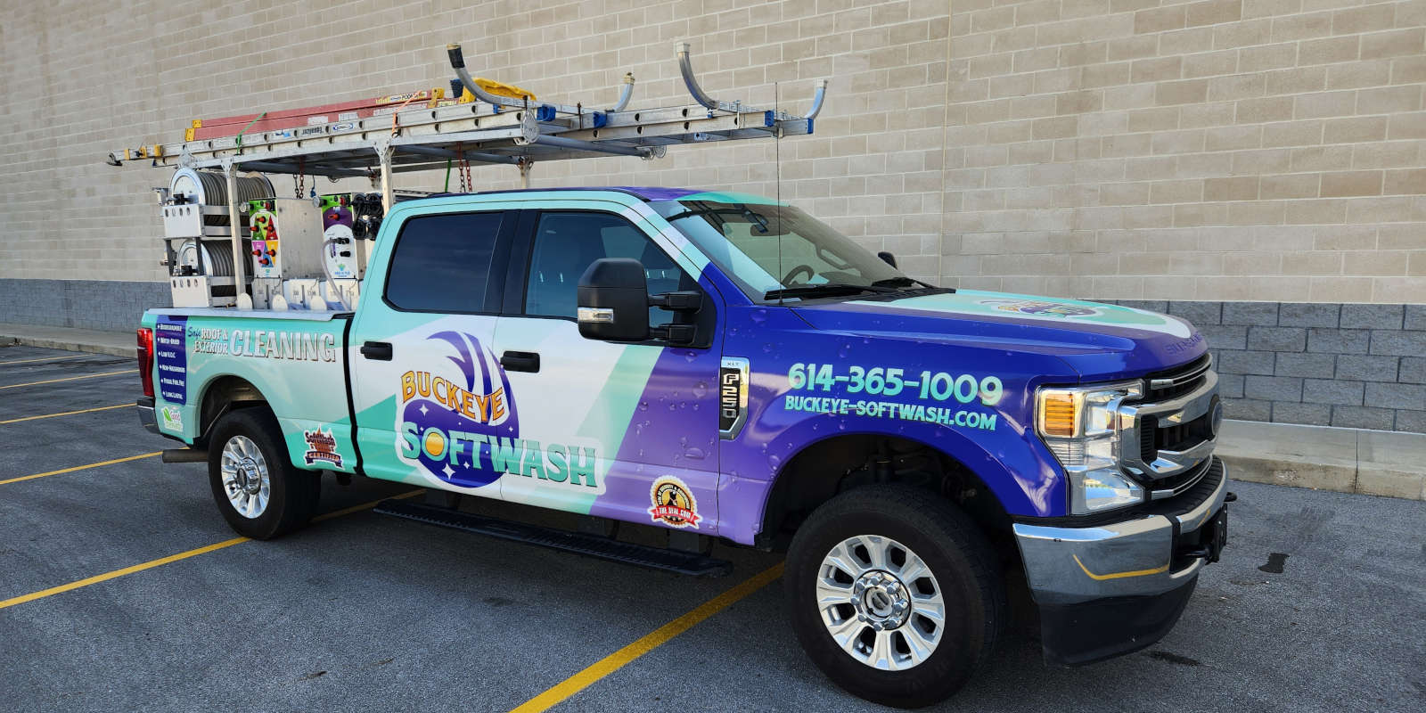 Certified soft washing field vehicle and specialized chemical blending system